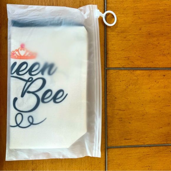 New Queen Bee Cosmetic Make-Up Bag With 2 Sided Graphic Design. - Picture 5 of 7